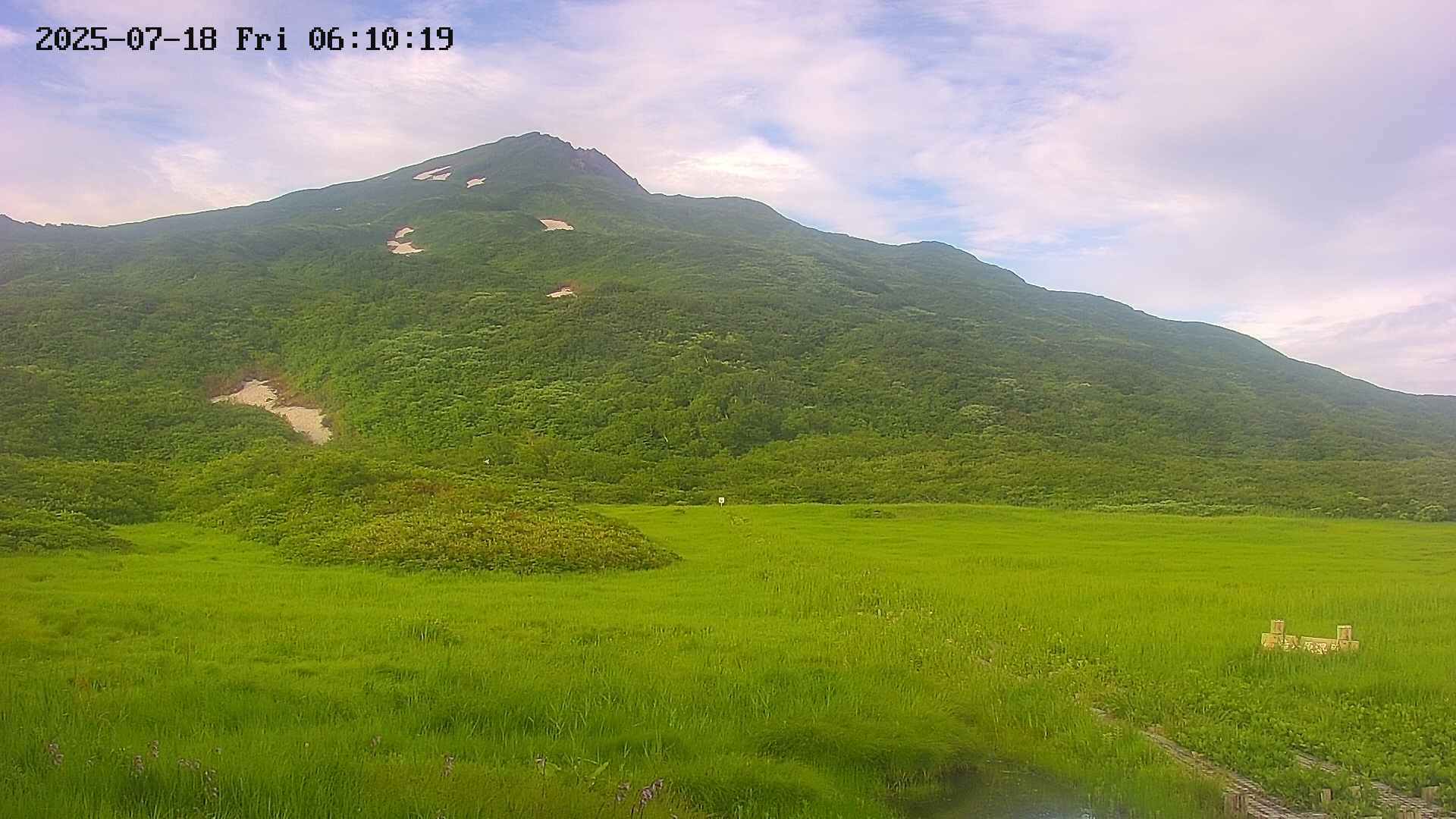 竜ヶ原湿原と鳥海山