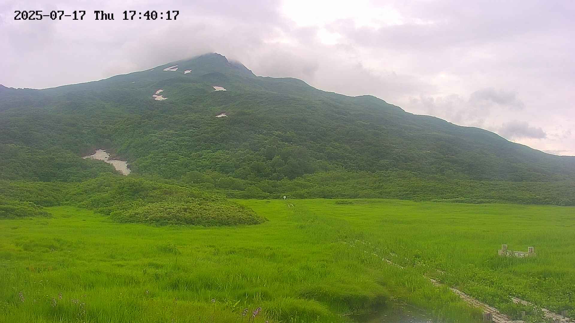 竜ヶ原湿原と鳥海山